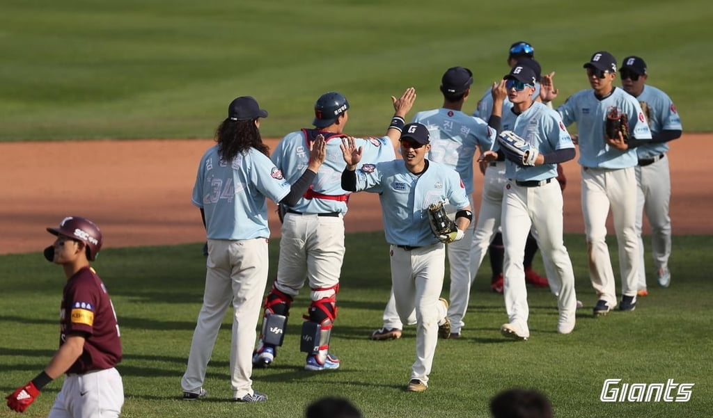 프로야구 롯데, 13년 만의 8연승·11년 만의 1위