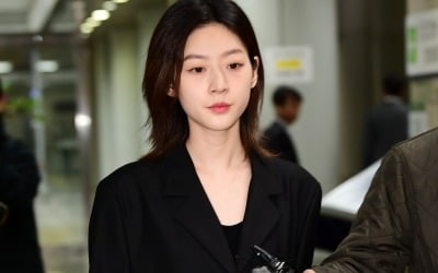 [TEN 포토] '음주운전' 김새론 '머리속이 복잡해'