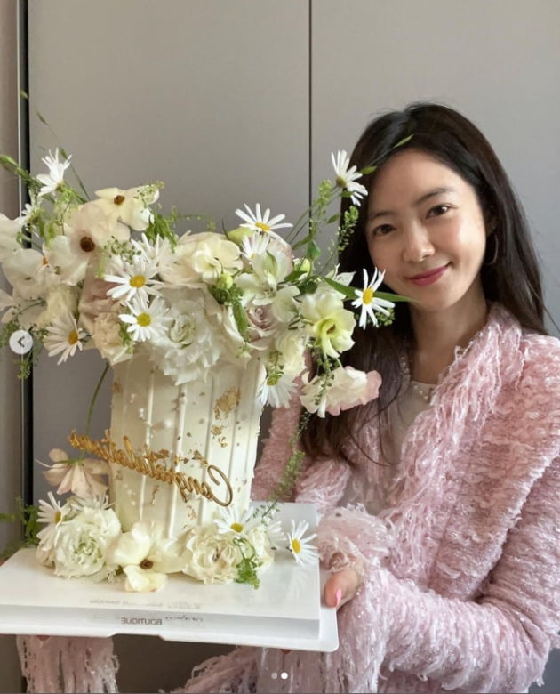 이요원, 21살 딸 엄마 맞어?...44번째 생일 맞아