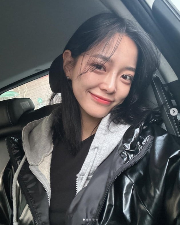 김세정, 차안에서 셀카 삼매경...사랑스러운 미소