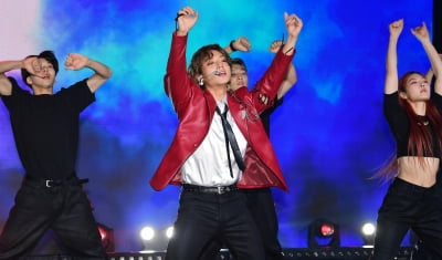 [TEN 포토] 박지훈 '화려한 퍼포먼스'