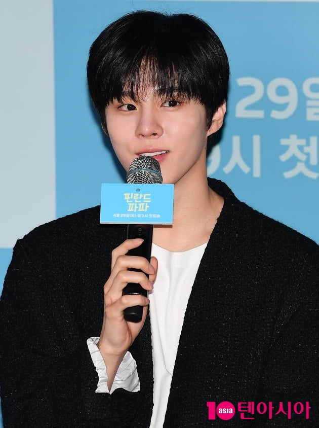 [TEN 포토] 김우석 "첫사랑 아이콘?...순수하고 깨끗하게 연기"