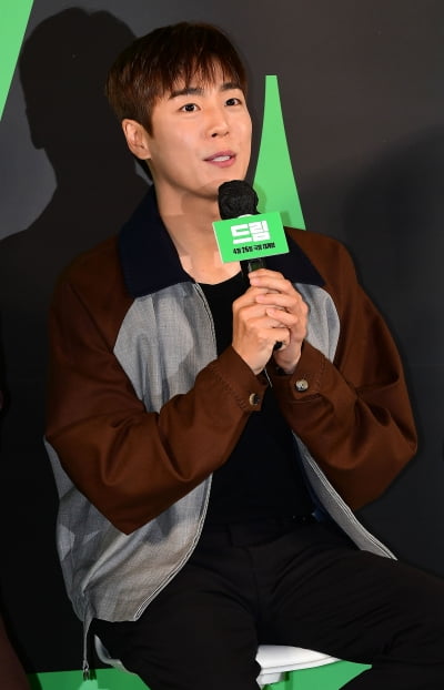 [TEN 포토] 이현우 '그림자 마저 멋짐'