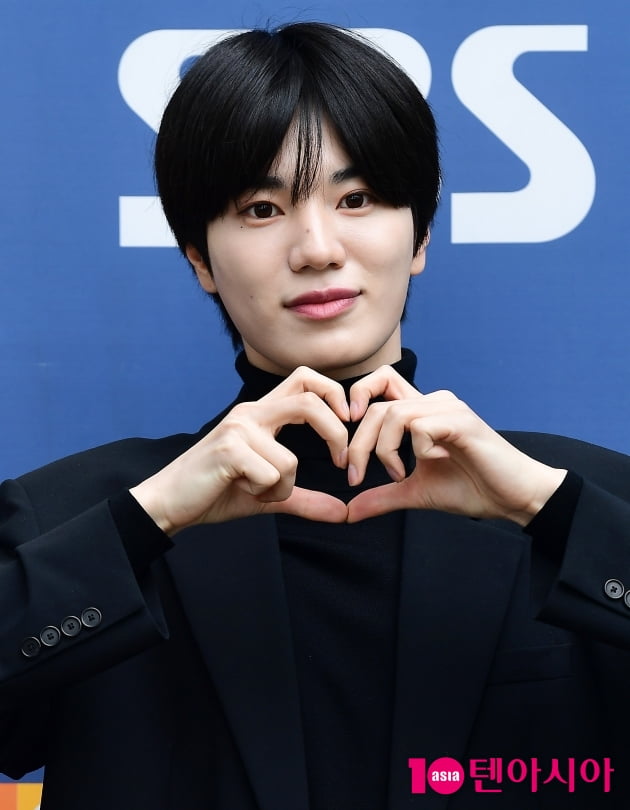 [TEN 포토] 성종 '화이트 하트'