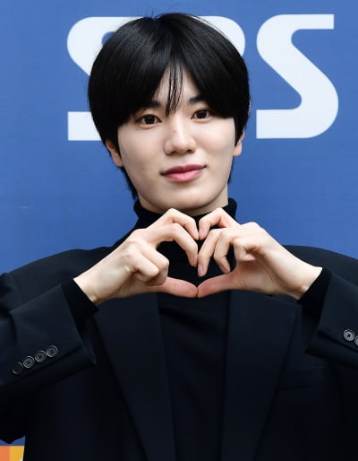 [TEN 포토] 성종 '화이트 하트'