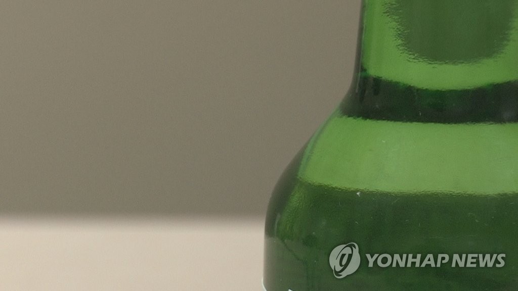 때려놓고 "술병이 저절로 날아가" "들이대서 맞았다" 황당 변명