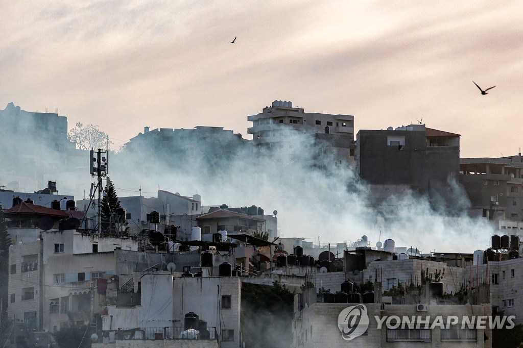 이-팔 또 유혈충돌…예루살렘 모스크 강경진압에 '보복 로켓'