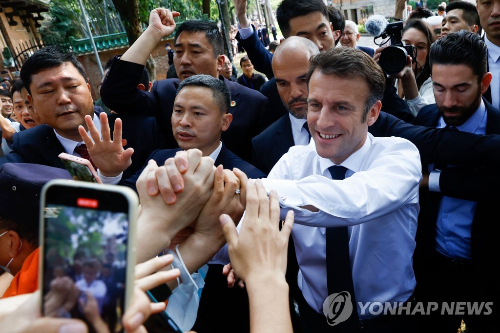 마크롱 방중 후폭풍…"레드카펫 밟고 돌아와 대망신"