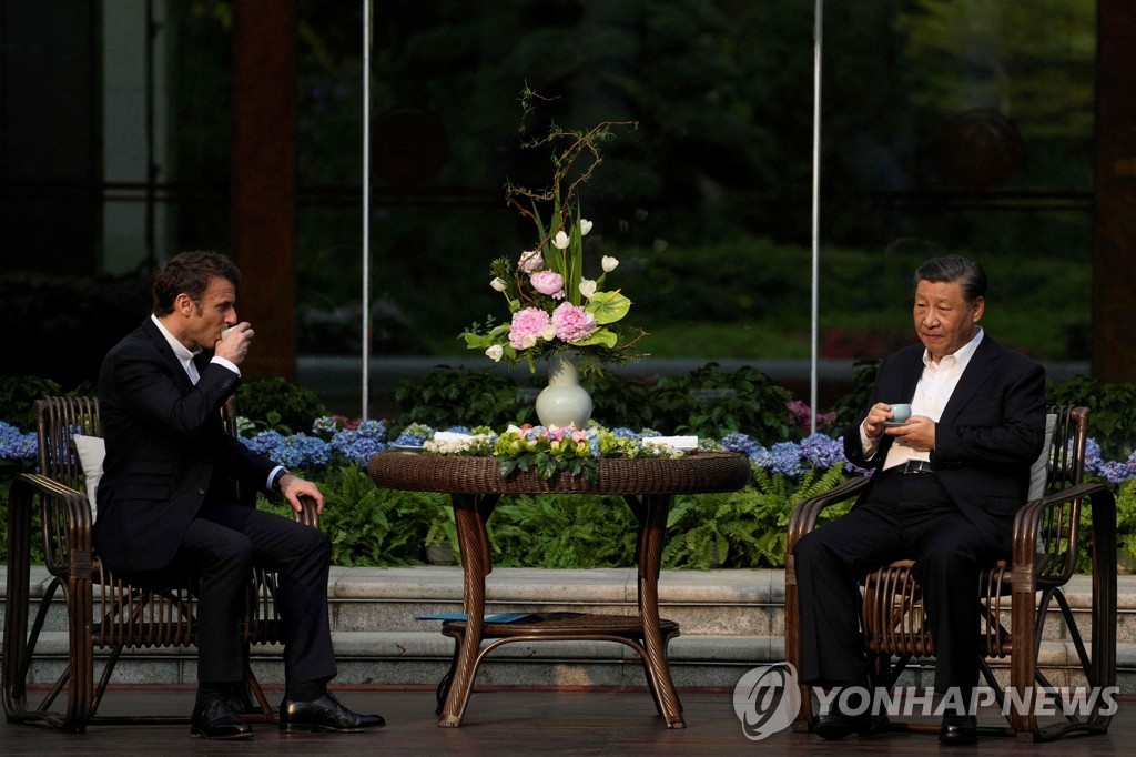 마크롱 중국서 아이돌급 환영 받아…외교·경제 실익은