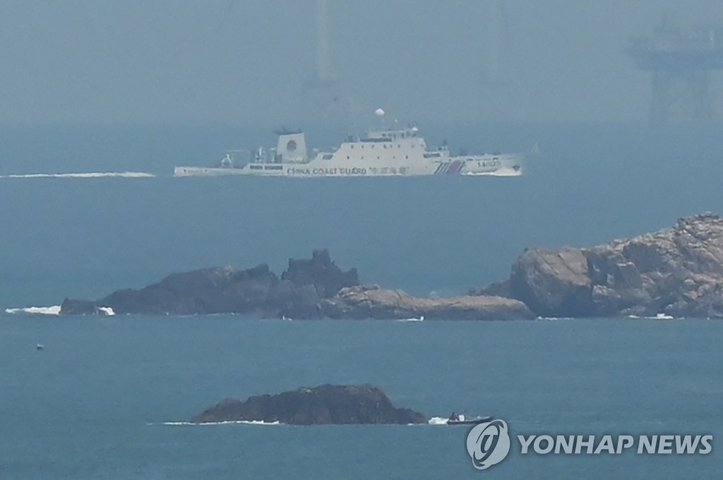 中 '대만포위' 항모 띄우자 美 이지스함…태평양서 맞불 훈련