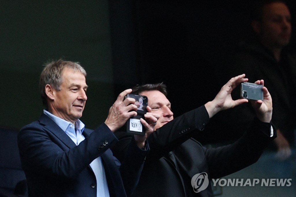 유럽파 점검한 클린스만 감독 "김민재와 많은 대화…안정됐다"