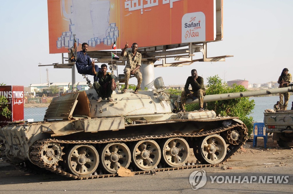 수단 분쟁 이드 첫날에도 지속…'72시간 휴전' 성사여부 촉각