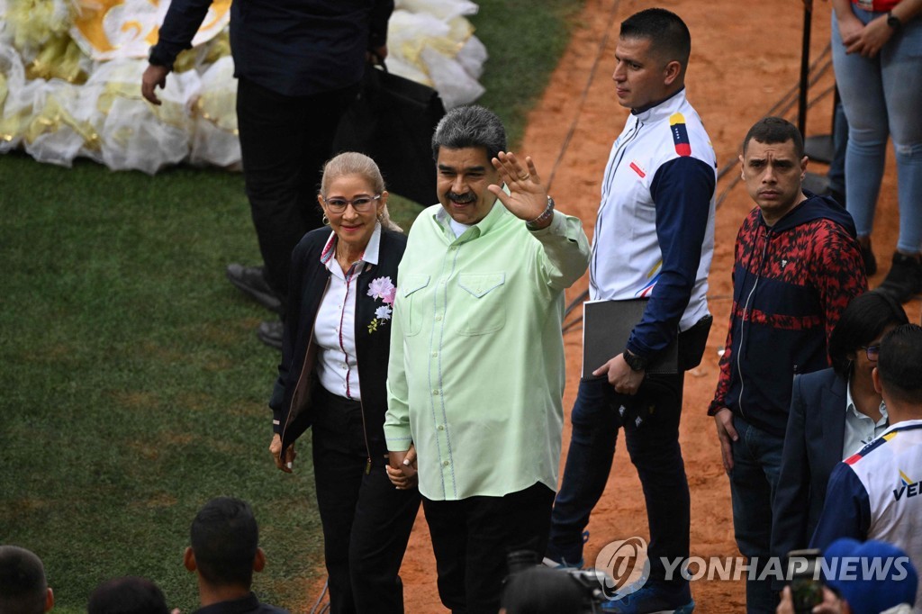 '고립무원' 베네수엘라, 이웃 내민 손 잡고 비상구 찾나