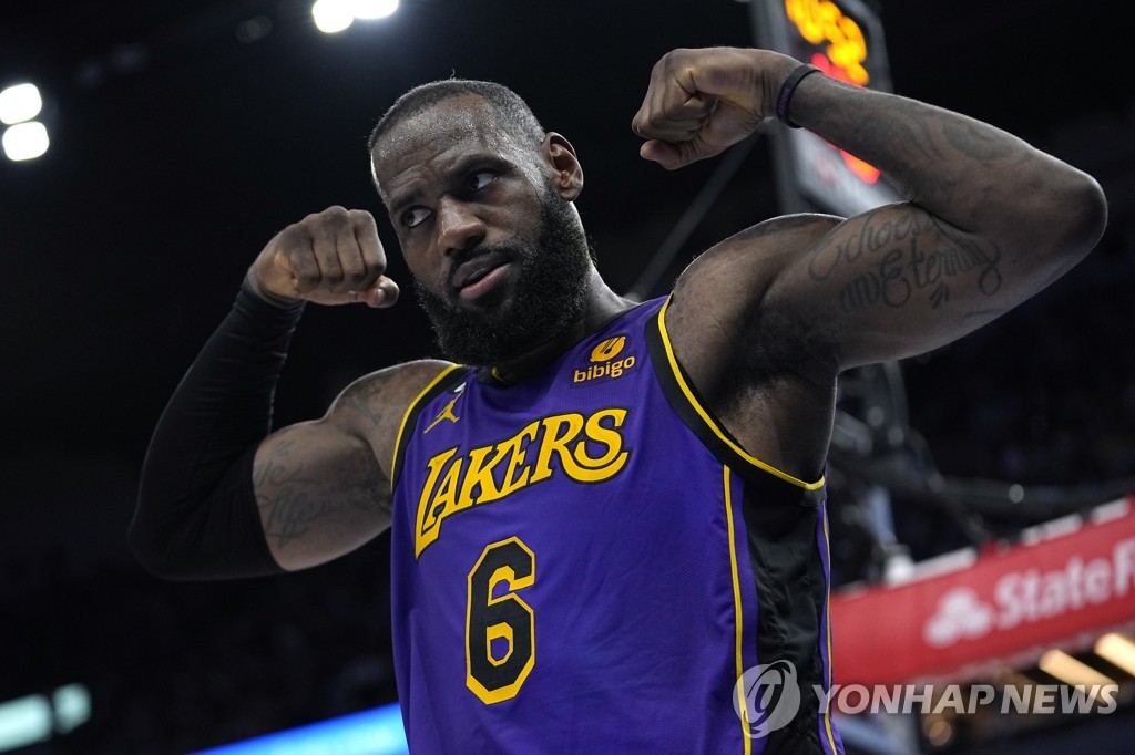 PO 직행 노리는 NBA 골든스테이트·레이커스, 나란히 승전가