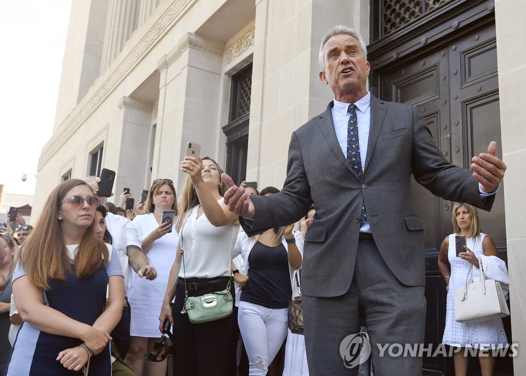 "케네디 가문, 내년 대선서 직계 조카 대신 바이든 지지한다"