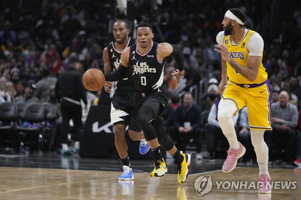 NBA 클리퍼스, 'LA 더비' 승리…서부 5위로 PO 직행 경쟁 우위