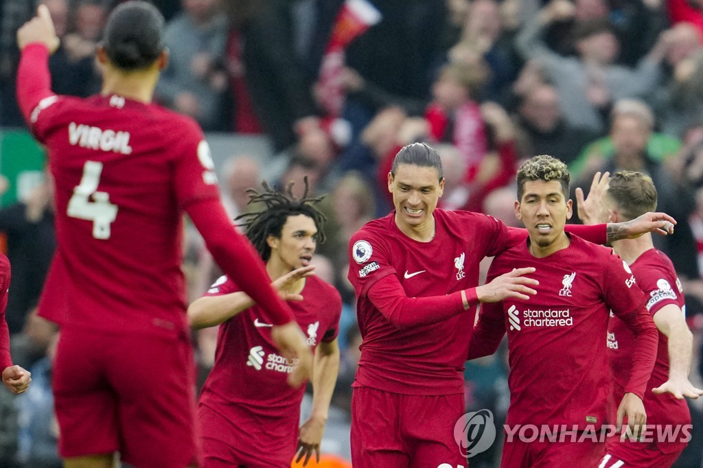 뒷심 부족했던 EPL 선두 아스널, 리버풀과 2-2 무승부