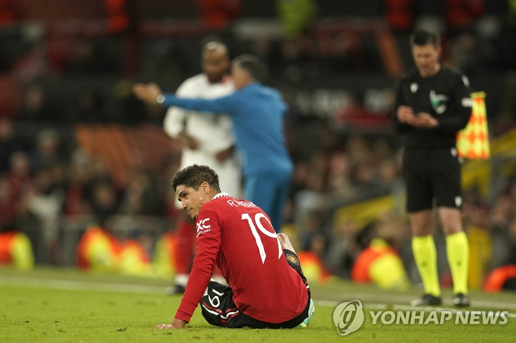 토트넘과 4위 싸움 한창인 맨유, 주전 센터백 둘 다 부상