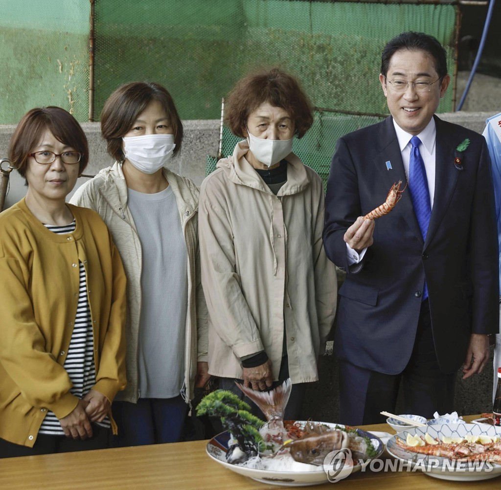 "日총리 1ｍ 옆까지 날아온 은색통서 '쾅'"…아수라장 된 유세장(종합)