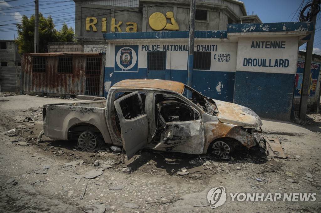 "경찰에 잡힌 갱단원 끌어내 불태워"…극악무도로 치닫는 아이티(종합)