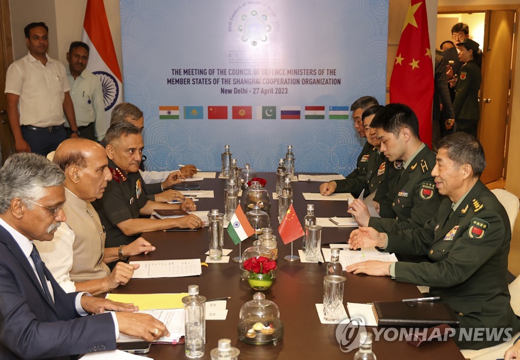 인도 국방장관, 중국 장관 만나 "국경협정 위반" 비난