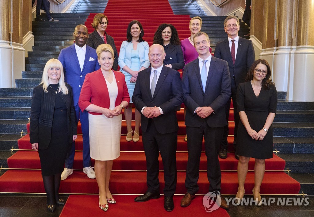 베를린 22년만에 우파성향 시장 취임…3차례 투표끝에 선출