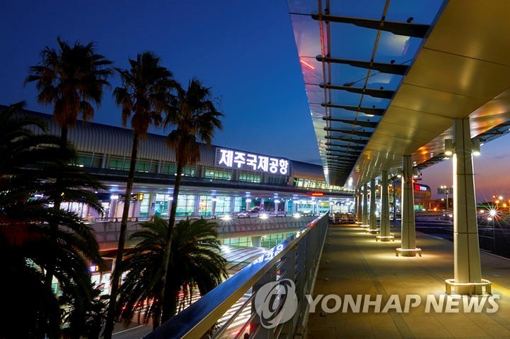 보안검색대 꺼진줄 모르고 탑승객 33명 통과시킨 제주공항