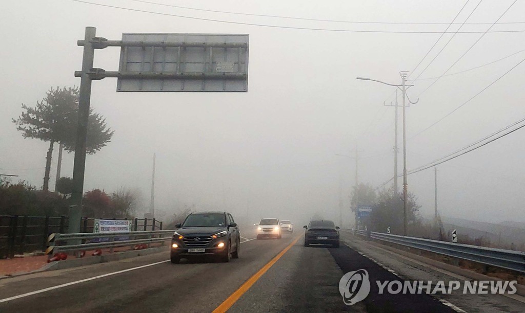 [날씨] 내륙 오전 '가시거리 200m' 안개…새벽 서리도