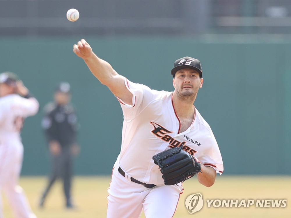 부상자 속출…프로야구 개막과 동시에 각 구단 한숨 '푹푹'