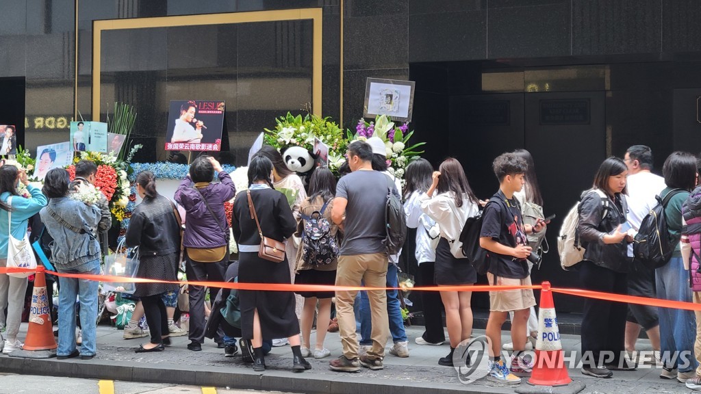 [월드&포토] 거짓말처럼 떠난 장국영 20주기…"4년만에 상하이에서 왔어요"