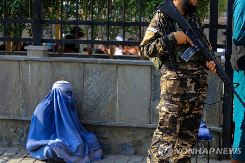 유엔 안보리 '탈레반 여성 억압 규탄' 결의안 채택…중러도 찬성