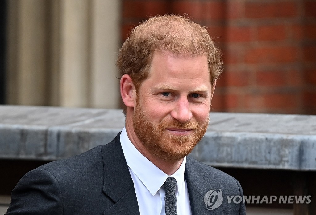 마약 복용 자백한 英 해리 왕자, 美 비자 신청 때도 밝혔을까