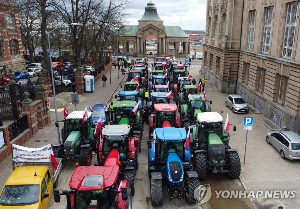 폴란드 농업장관, 우크라산 저가곡물 쇄도에 사임