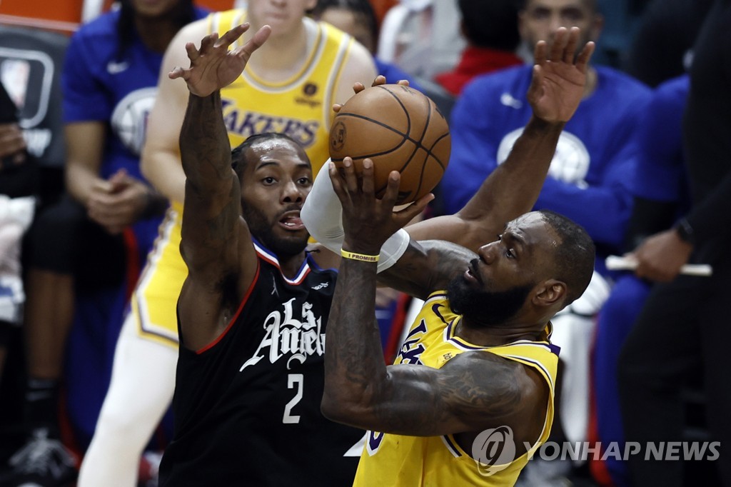 NBA 클리퍼스, 'LA 더비' 승리…서부 5위로 PO 직행 경쟁 우위