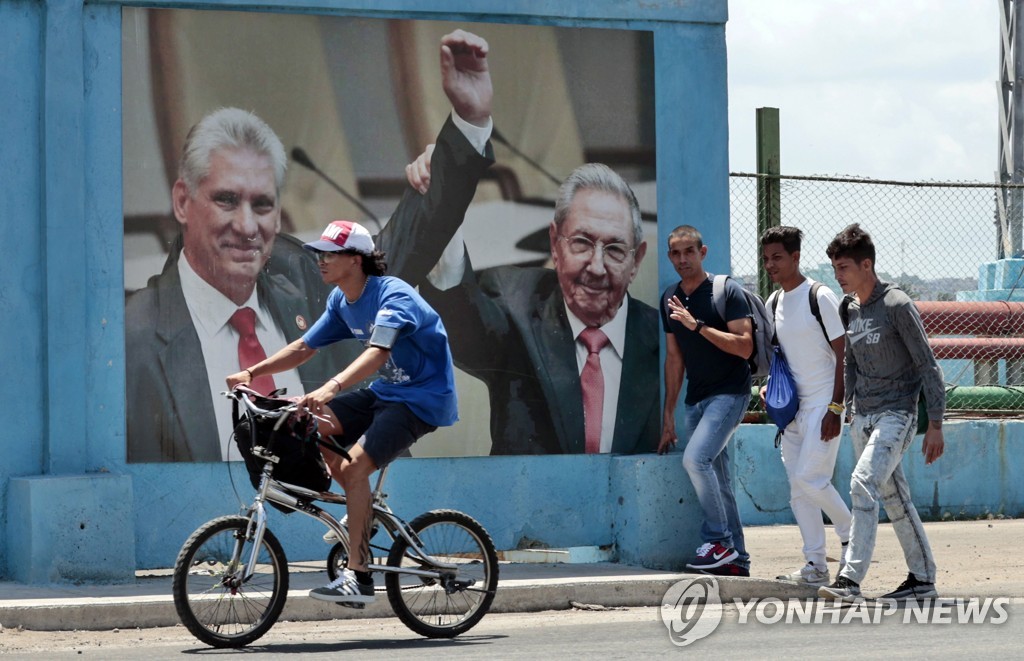 디아스카넬 쿠바 대통령 5년 더 집권…'공산당' 국회서 재선