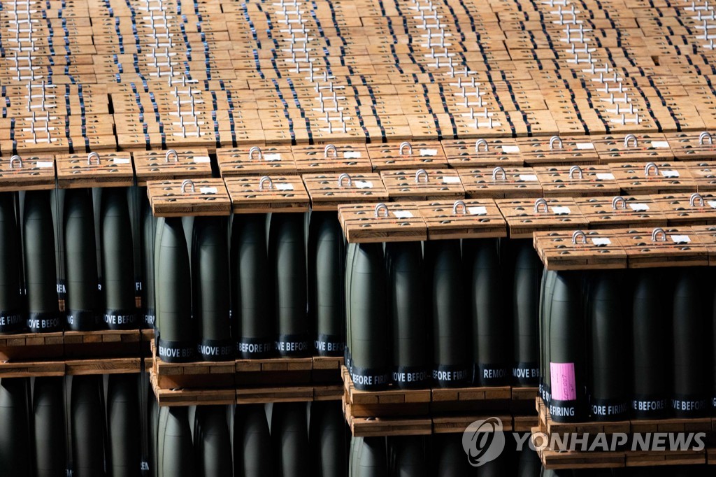 "한국, 우크라 무기제공 서방 압박에 '소피의 선택' 직면"