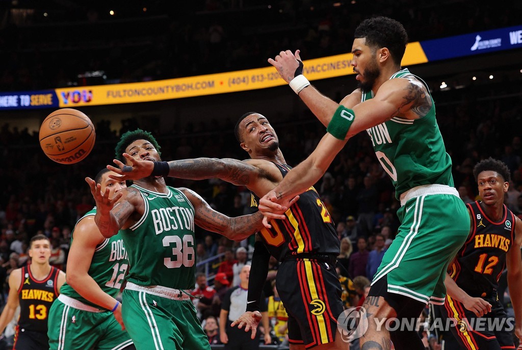 작년 준우승팀 NBA 보스턴, 애틀랜타 꺾고 PO 2회전 진출