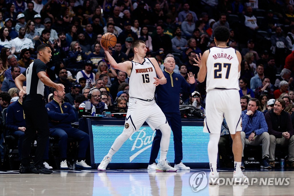 NBA MVP 향방은…2시즌 연속 요키치에 진 엠비드, 이번엔 웃을까