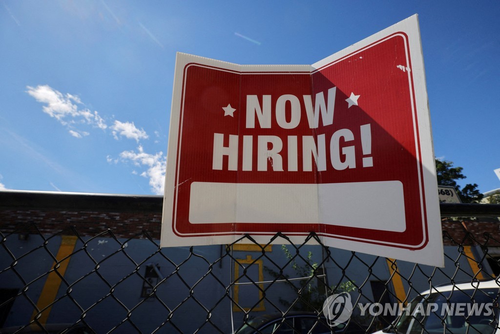 美 2주 이상 계속 실업수당 청구건수 180만여건…1년여만에 최고