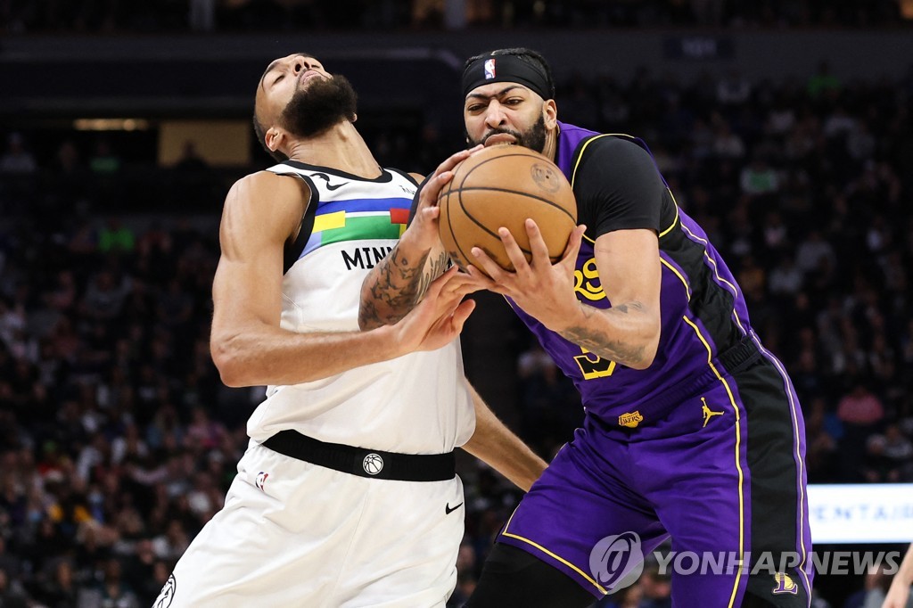 PO 직행 노리는 NBA 골든스테이트·레이커스, 나란히 승전가