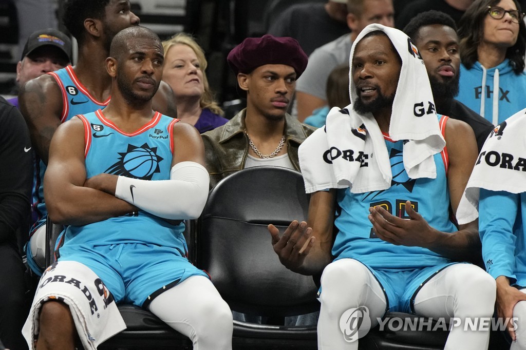 '제임스 37점' NBA 레이커스 4연승…서부 PO 직행 티켓은 어디로