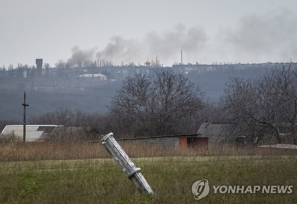 "우크라, 탄약 부족해져 포격 아껴가며 해야 할 지경"