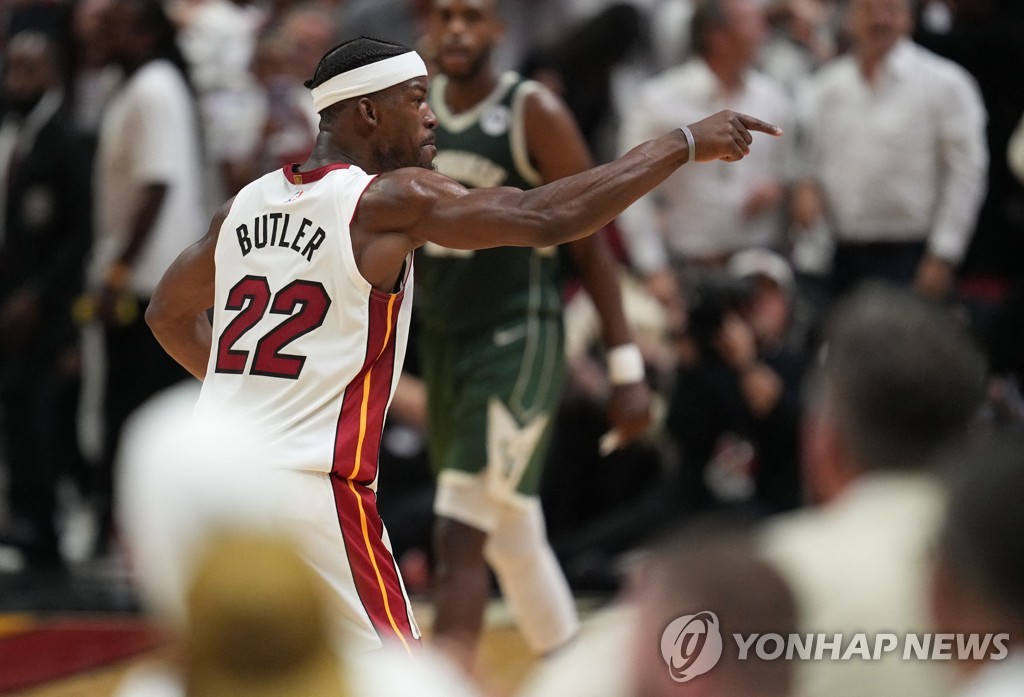 마이애미 버틀러 56점 폭발…NBA 승률 1위 밀워키, PO 탈락 위기