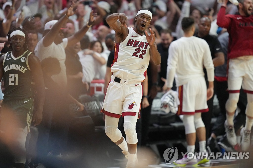 마이애미 버틀러 56점 폭발…NBA 승률 1위 밀워키, PO 탈락 위기