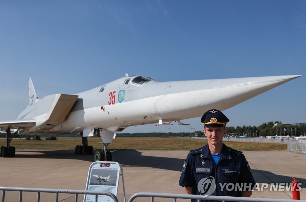 러시아 "장거리 폭격기 8대 동해 중립 수역 비행"