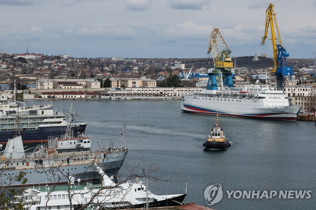 러, 크림반도에 여러겹 참호 팠다…"우크라 대반격 두렵다는 뜻"