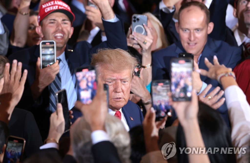 트럼프 단숨에 '신스틸러' 등극…'노코멘트' 고수하는 바이든