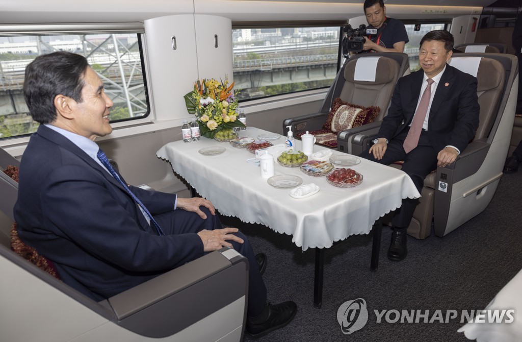 방중 마잉주, 조상 묘에서 "'중화민국 총통' 두번 했습니다"