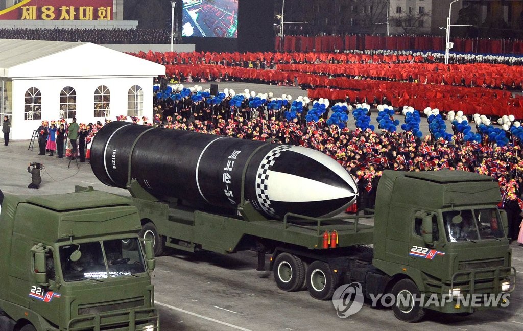 북, '은밀성 높은' 고체ICBM 시험에 무게…3축체계 무력화 우려(종합)