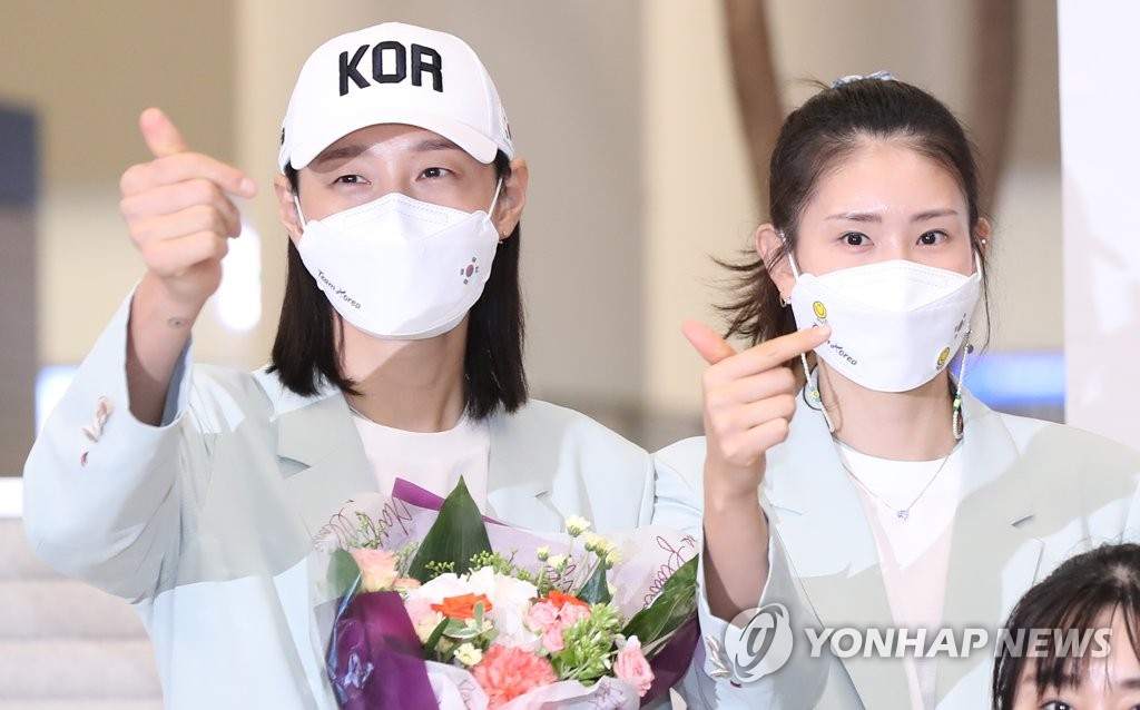 김수지, '친구' 김연경과 함께 흥국생명서 뛴다…3년 9억3천만원